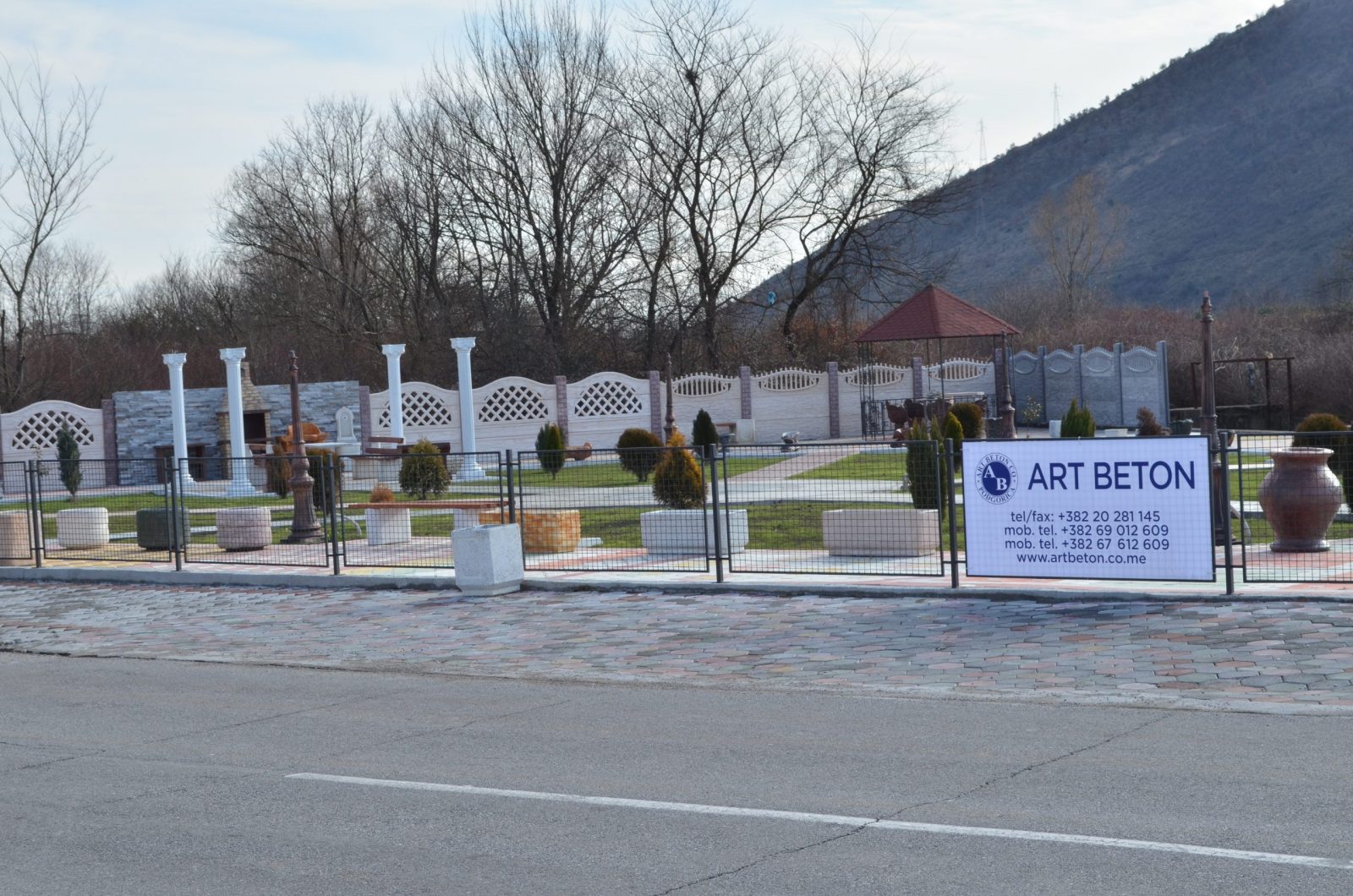 IZLOZBENI PARK ART BETONA PODGORICA MAREZA